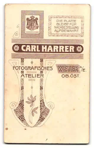 Fotografie Carl Harrer, Weyer a. E., Zwei junge Damen in modischer Kleidung