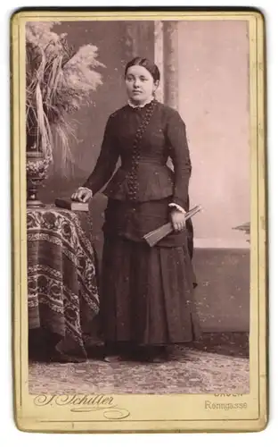 Fotografie Friedrich Schiller, Baden, Renngasse 6, Franzensstrasse 10, Bürgerlicher Dame mit einem Fächer