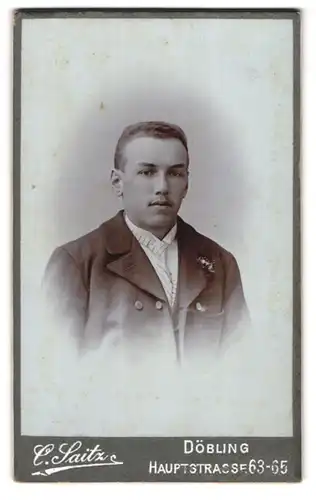 Fotografie Carl Saitz, Wien-Döbling, Hauptstr. 63-65, Junger Herr im Anzug mit Krawatte