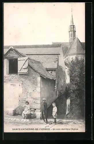 AK Sainte-Catherine-de-Fierbois, Un coin derriere l`Eglise