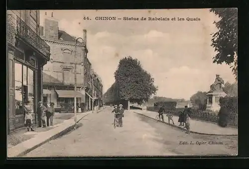 AK Chinon, Statue de Rabelais et les Quais