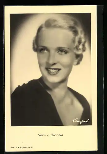 AK Schauspielerin Vera von Gronau mit freundlichen Lächeln