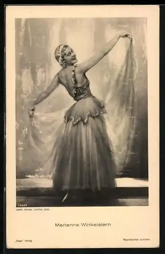 AK Schauspielerin Marianne Winkelstern im rückenfreiem Kleid