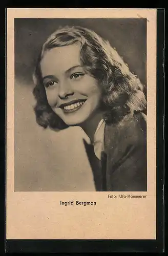 AK Schauspielerin Ingrid Bergmann mit breiten Lächeln