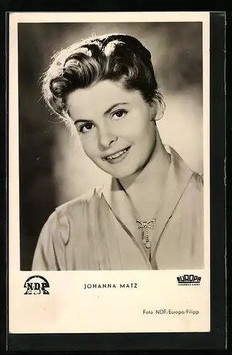 AK Schauspielerin Johanna Matz mit nettem Lächeln