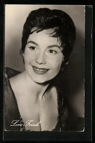 AK Schauspielerin Lore Frisch mit nettem Lächeln