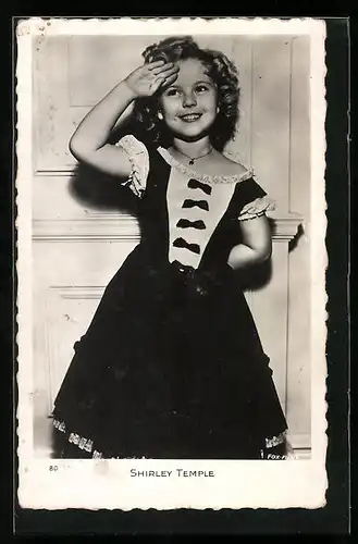AK Schauspielerin Shirley Temple im schicken Kleid mit Rüschen