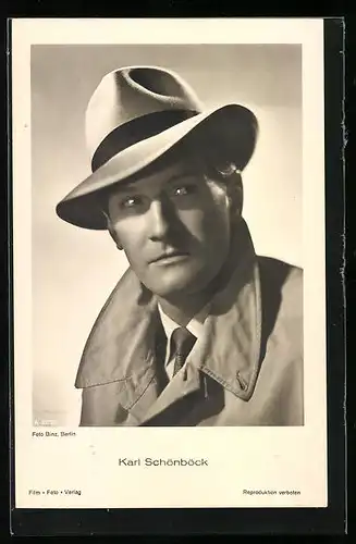 AK Schauspieler Karl Schönböck mit Mantel und Hut