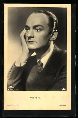 AK Schauspieler Willi Forst in nachdenklicher Pose