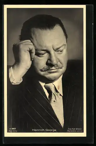 AK Schauspieler Heinrich George in nachdenklicher Pose