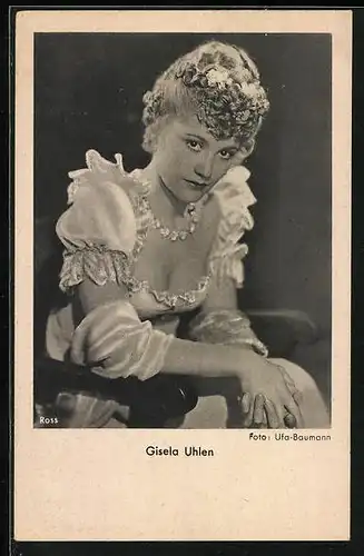 AK Schauspielerin Gisela Uhlen im schickem Kleid mit Puffärmeln