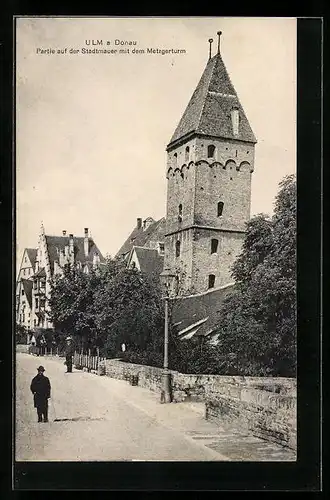 AK Ulm /Donau, Partie auf der Stadtmauer mit Metzgerturm