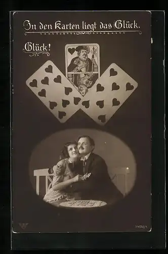 AK Sich liebendes Paar beim gemeinsamen Kartenspielen