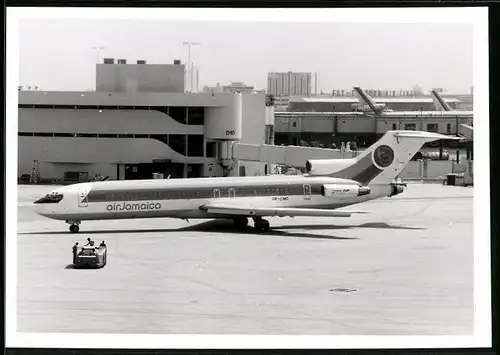 Fotografie Flugzeug Boeing 727, Passagierflugzeug der Air Jamaica, Kennung VR-CMD