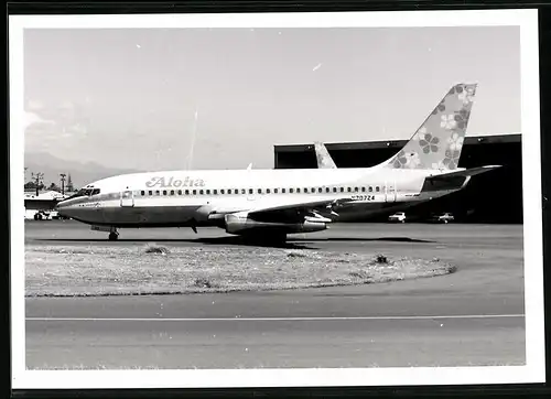 Fotografie Flugzeug Boeing 737, Passagierflugzeug der Aloha Fluggesellschaft