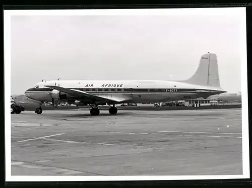 Fotografie Flugzeug Douglas DC-6, Passagierflugzeug der Air Afrique, Kennung F-BGTY