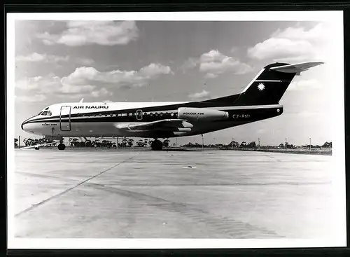 Fotografie Flugzeug Fokker F28, Passagierflugzeug der Air Nauru, Kennung C2-RN1