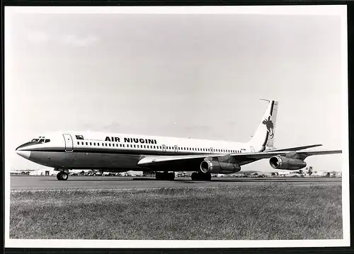 Fotografie Flugzeug Boeing 707, Passagierflugzeug der Air Niugini, Kennung P2-ANA
