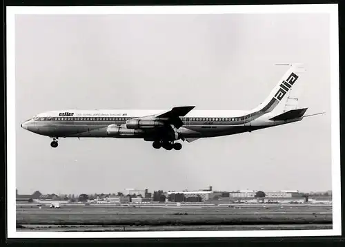 Fotografie Flugzeug Boeing 707, Passagierflugzeug The Royal Jordanian Airline, Kennung JY-ADP