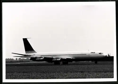 Fotografie Flugzeug Boeing 707, Passagierflugzeug der Alia, Kennung JY-AED