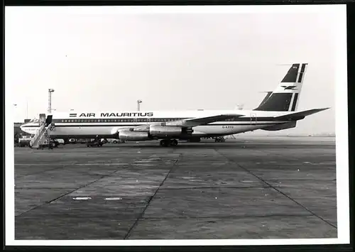 Fotografie Flugzeug Boeing 707, Passagierflugzeug der Air Mauritius, Kennung G-APFD