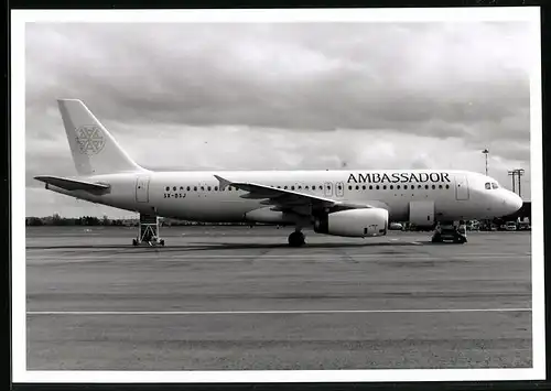 Fotografie Flugzeug Airbus A320, Passagierflugzeug der Ambassador, Kennung SX-BSJ