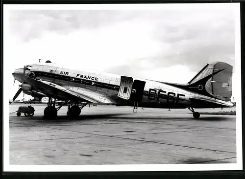 Fotografie Flugzeug Douglas DC-3, Passagierflugzeug der Air France, Kennung F-BFGE