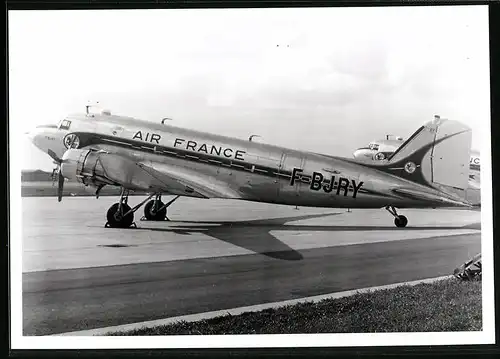 Fotografie Flugzeug Douglas DC-3, Passagierflugzeug der Air France, Kennung F-BJRY