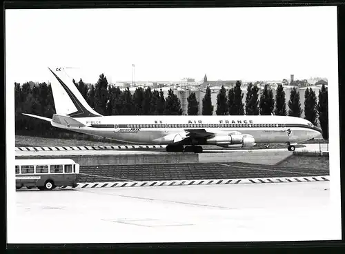Fotografie Flughafen Paris, Flugzeug Boeing 707, Passagierflugzeug der Air France, Kennung F-BLCK auf Taxiway
