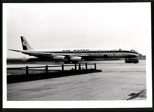 Fotografie Flugzeug Boeing 707 Astrojet, Passagierflugzeug der Air Zaire, Kennung 90-CLH