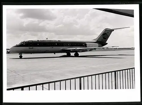 Fotografie Flugzeug Douglas DC-9, Passagierflugzeug der Continental Airways