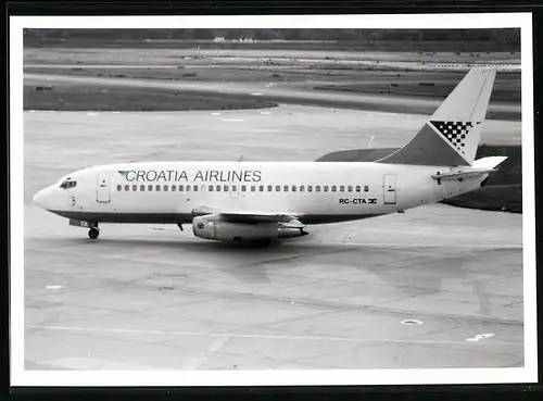 Fotografie Flugzeug Boeing 737, Passagierflugzeug der Croatia Airlines, Kennung RC-CTA