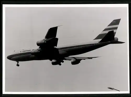 Fotografie Flugzeug Boeing 747 Jumbojet, Passagierflugzeug der Cathay Pacific, Kennung VR-HVY