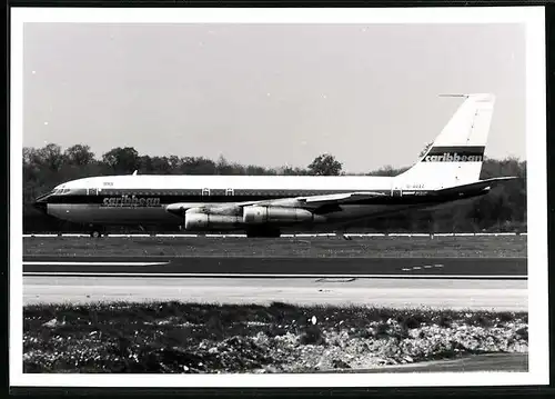 Fotografie Flugzeug Boeing 707, Passagierflugzeug der Caribbean, Kennung G-AVZZ