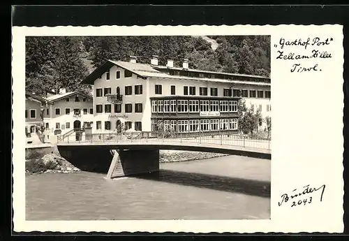 AK Zell am Ziller, Flusspartie mit Gasthof Post