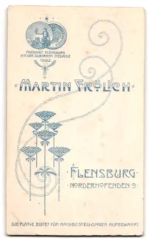 Fotografie Martin Frölich, Flensburg, Norderhofenden 9, Junge Dame in hübscher Kleidung