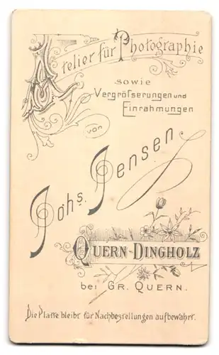 Fotografie Johs. Jensen, Quern-Dingholz, Portrait junges Mädchen im hellen Kleid mit geflochtenem Zopf