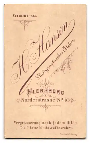 Fotografie H. Hansen, Flensburg, Norderstr. 51, blondes Mädchen im dunklen Kleid mit Zopf und Perlenkette
