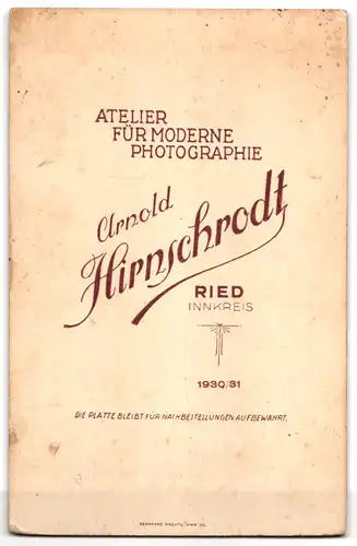 Fotografie Arnold Hirnschrodt, Ried, Portrait Mutter mit Ihrer Tochter im Kommuniosnkleid mit Schleier