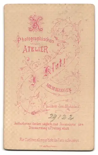 Fotografie J. Klotz, Memmingen, Portrait junges Brautpaar im schwarzen Hochzeitskleid und Anzug, weisser Schleier