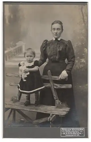 Fotografie Wettern, Barmbeck, Hamburgerstr. 94, Portrait Mutter mit ihrer Tochter Erica Isabella Scheibe, Mutterglück