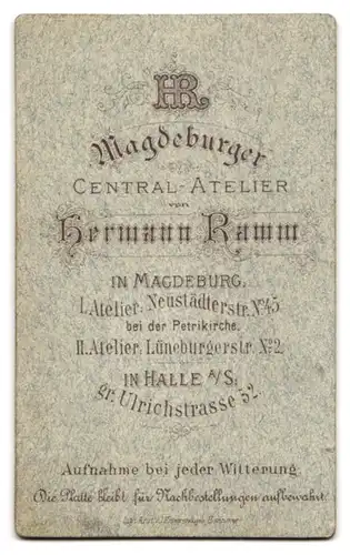 Fotografie Hermann Ramm, Magdeburg, Neustädterstr. 45, junger Vater mit Vollbart und Töchterchen im Atelier