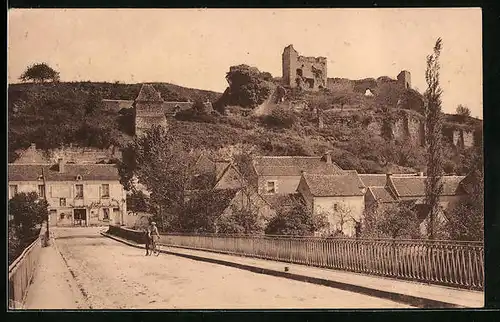 AK Grand-Pressigny, Ruines du Château d`Erableau construit au XII siecle et le Pont sur la Claise