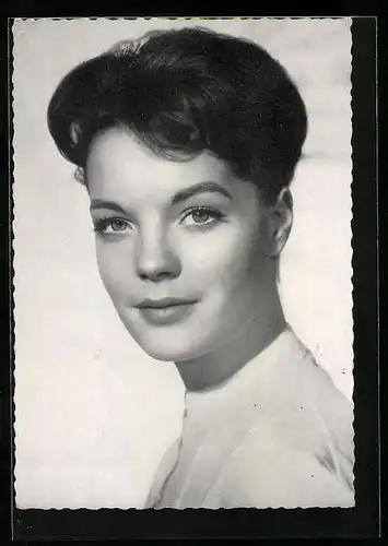 AK Schauspielerin Romy Schneider mit nettem Lächeln