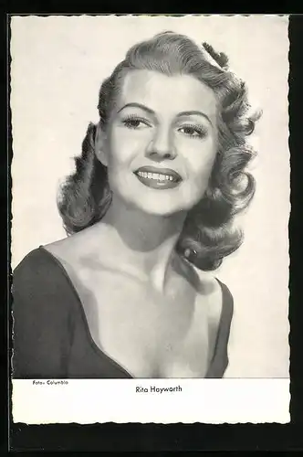 AK Schauspielerin Rita Hayworth mit welligen Haaren