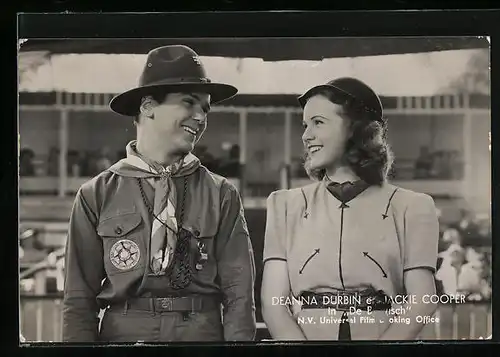 AK Schauspieler Deanna Durbin und Schauspielerin Jackie Cooper in einer Filmszene als Paar