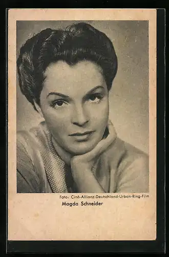 AK Schauspielerin Magda Schneider in nachdenklicher Pose