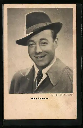 AK Schauspieler Heinz Rühmann mit Mantel und Hut
