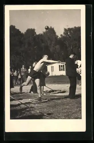 Foto-AK Leichtathlet beim Kugelstossen