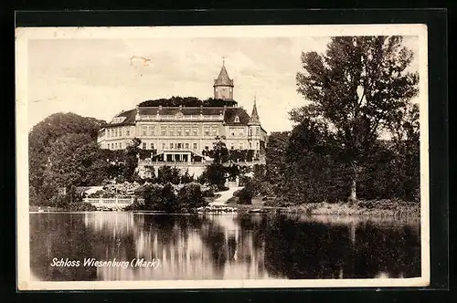 AK Wiesenburg /Mark, Blick auf das Schloss vom Wasser aus